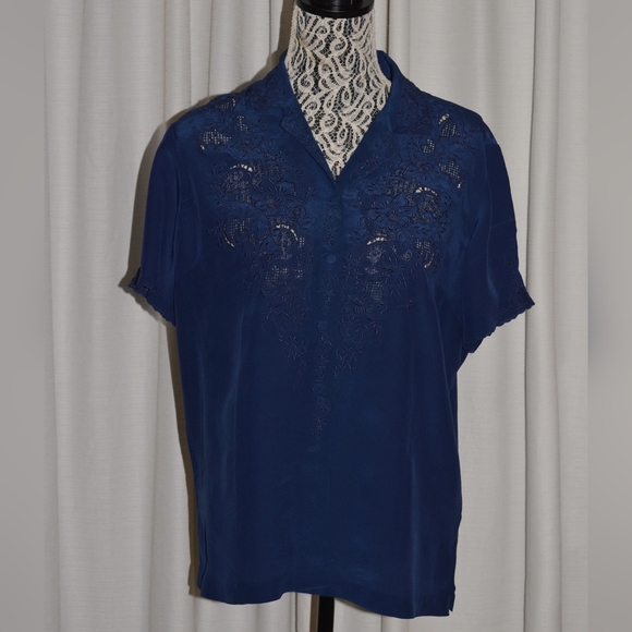 Vintage Blouse Silk PEONY. Hand Embroidered. Made in Shanghai, China. 1950s - Picture 2 of 11